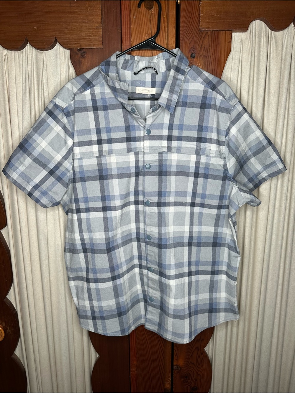 Classic Light Blue Plaid Short-Sleeve Button-Down Work Shirt